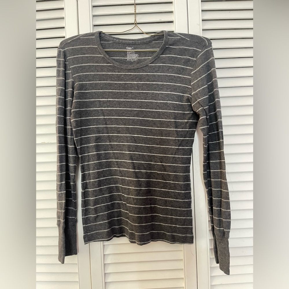 Long-Sleeve Gap Shirt Dark Grey and White Stripe Pattern